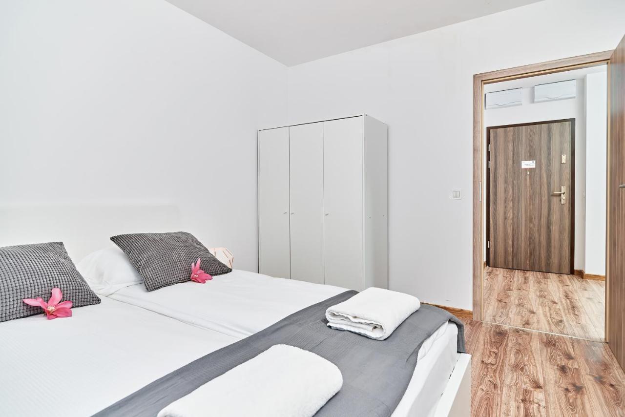 Modern Apartments Wroclaw By Renters Exterior photo